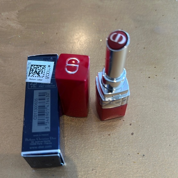 Dior Red Lipstick Vibrant Color Long-lasting Wear - Picture 3 of 5